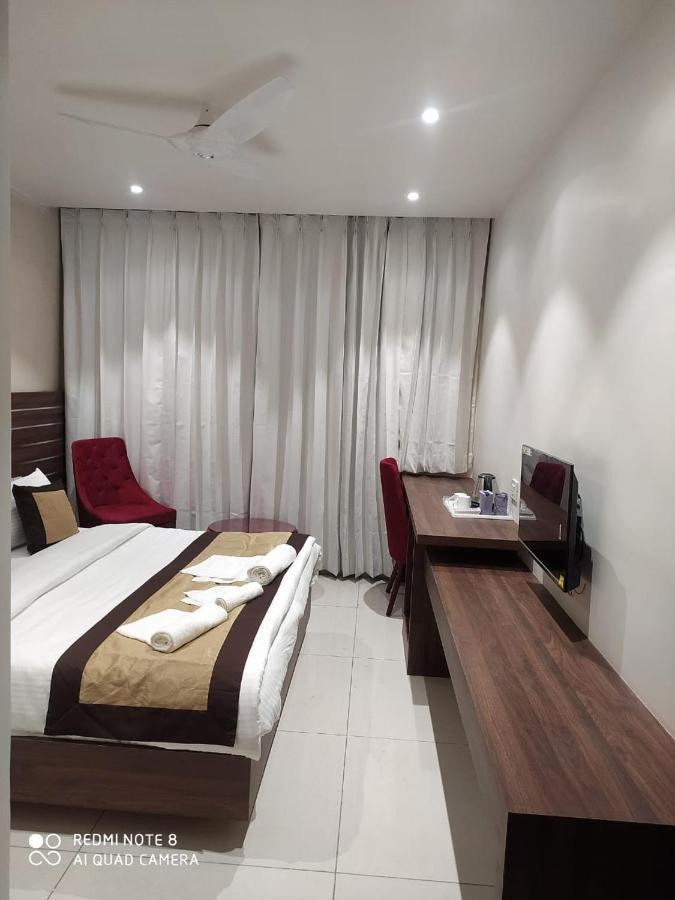 Rajlaxmi Hotel - Free Airport Pickup And Drop Jaipur Eksteriør bilde