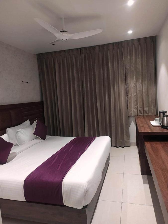 Rajlaxmi Hotel - Free Airport Pickup And Drop Jaipur Eksteriør bilde
